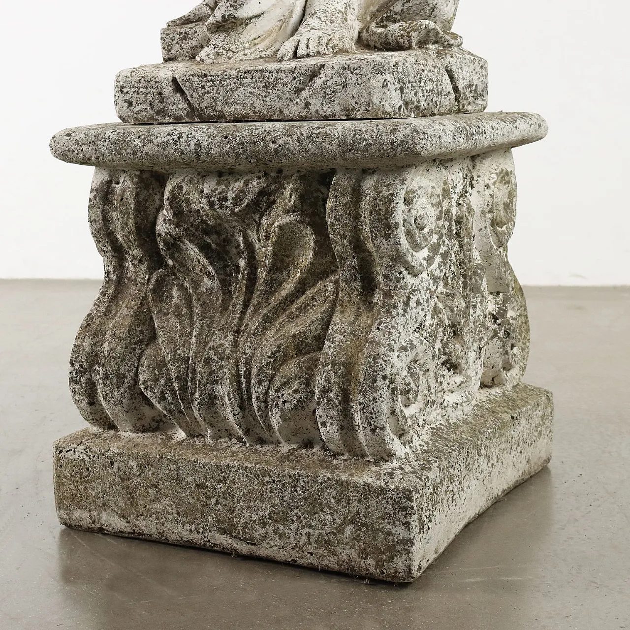 Cast-iron pedestal statue, 20th century 9