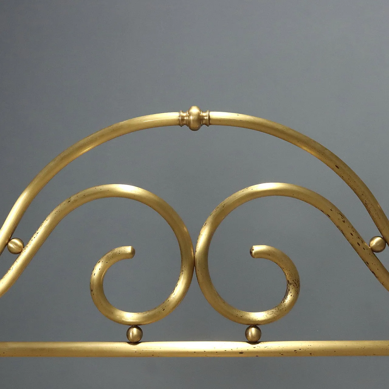 Letto matrimoniale in ottone con particolari arricciati, '900 5