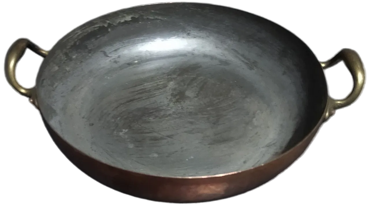 Large copper saucepan 8