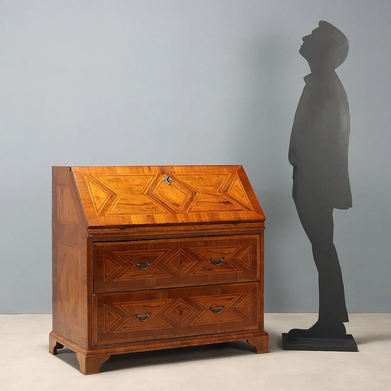 Walnut flap with olive wood scores, 18th century 3