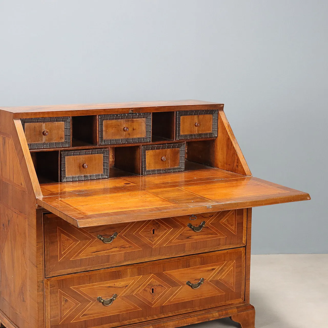 Walnut flap with olive wood scores, 18th century 4