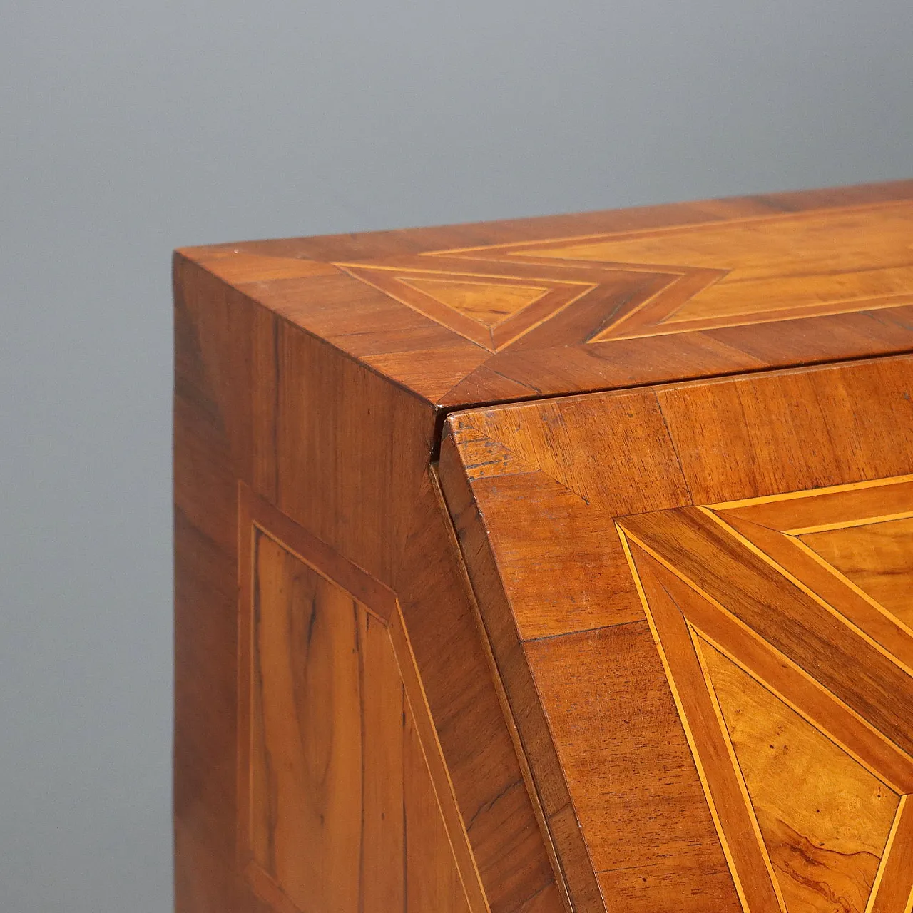 Walnut flap with olive wood scores, 18th century 6