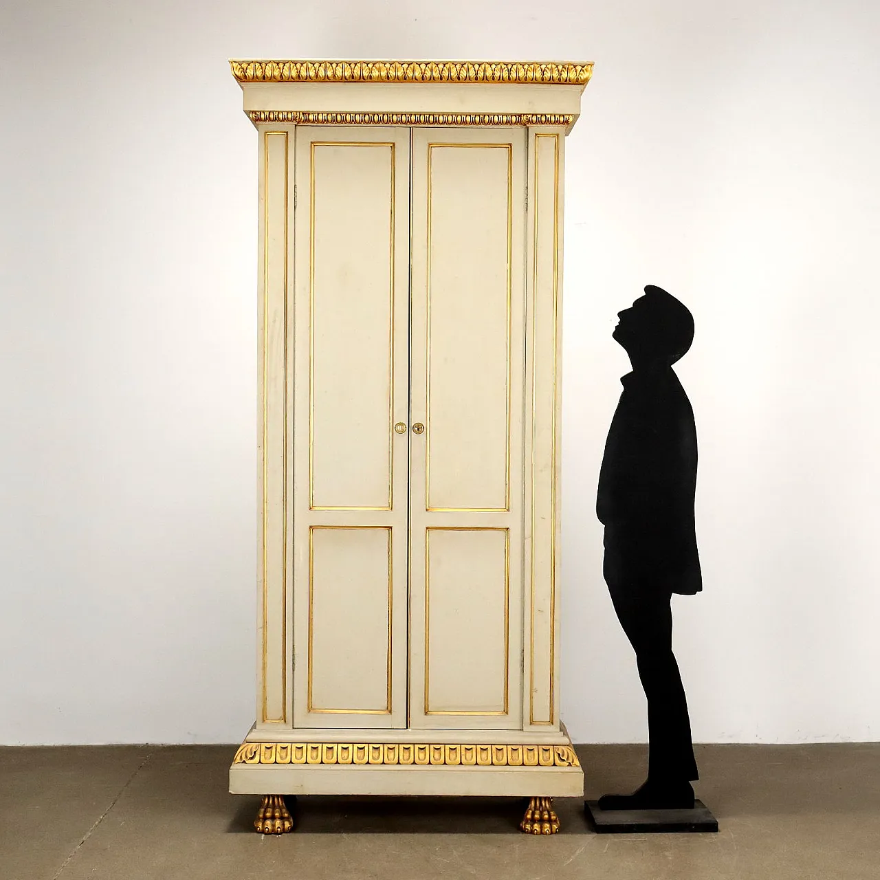 Neo-Baroque style wardrobe, lacquered and gilded, early 20th century 3