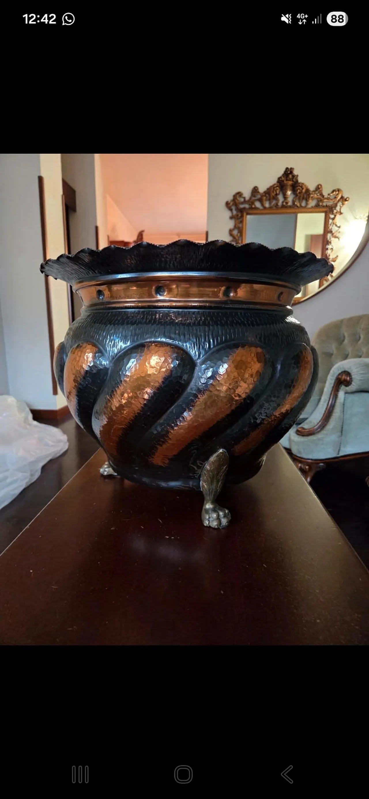 Porta vaso per pianta ornamentale in rame martellato, anni '60 2