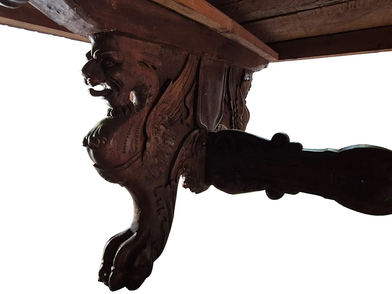 Monumental Neo-Renaissance Florentine table in carved walnut, 20th c. 6