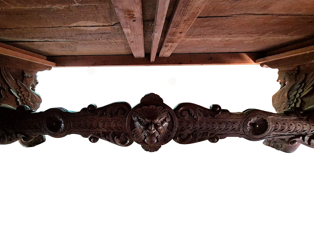 Monumental Neo-Renaissance Florentine table in carved walnut, 20th c. 9