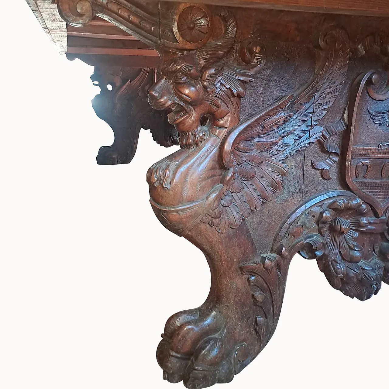Monumental Neo-Renaissance Florentine table in carved walnut, 20th c. 22