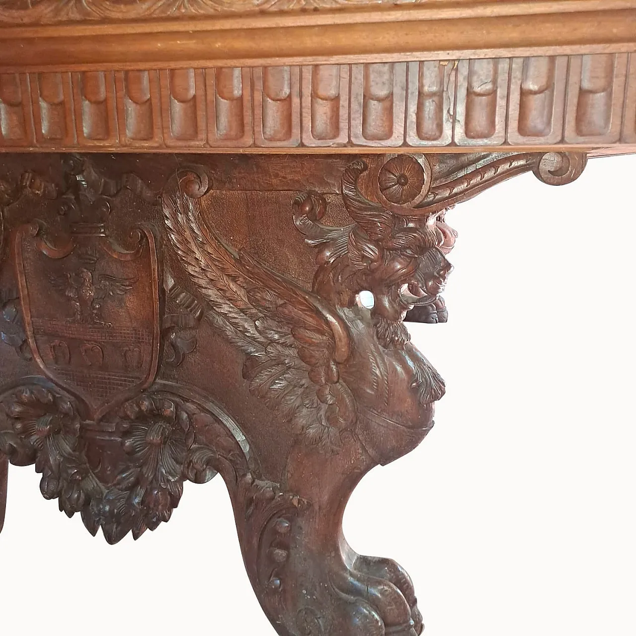 Monumental Neo-Renaissance Florentine table in carved walnut, 20th c. 23