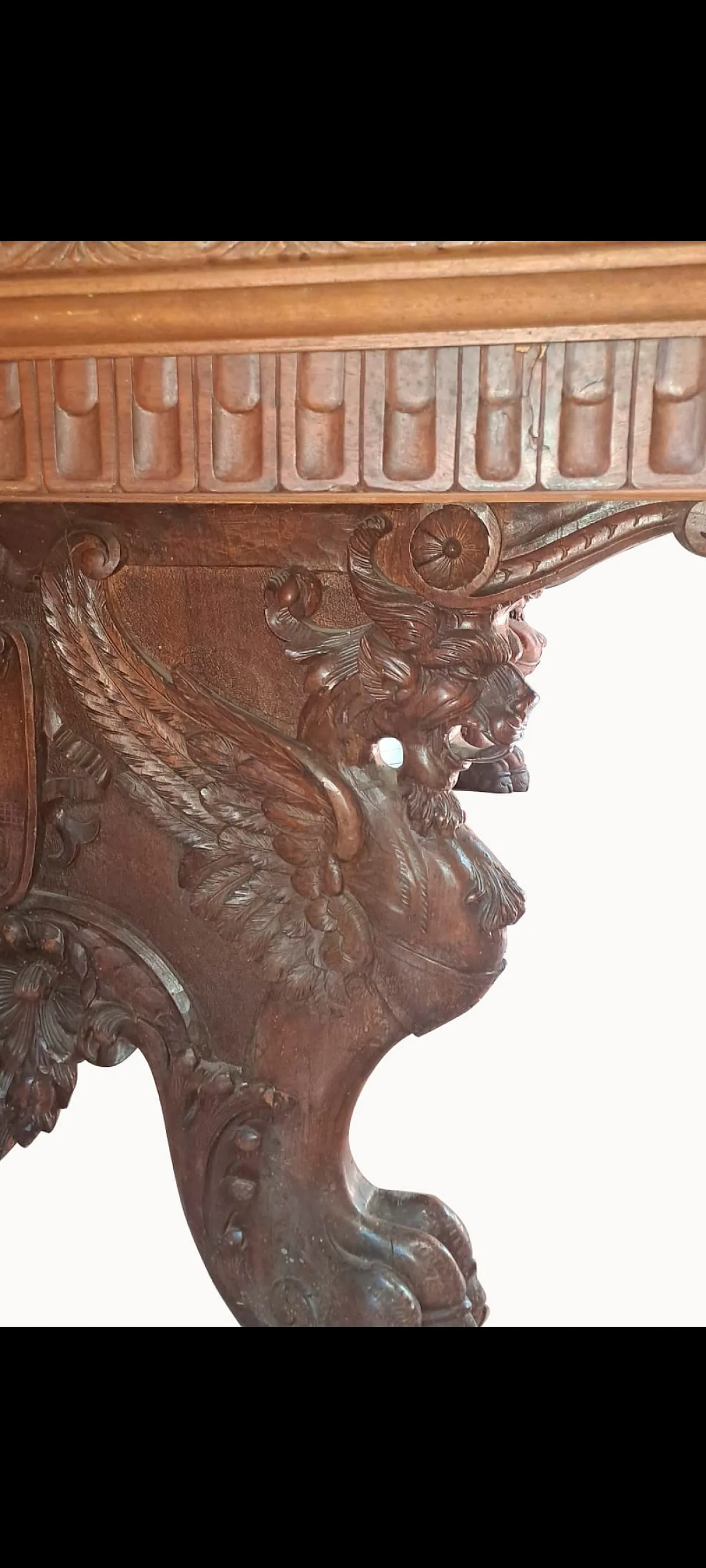 Monumental Neo-Renaissance Florentine table in carved walnut, 20th c. 32