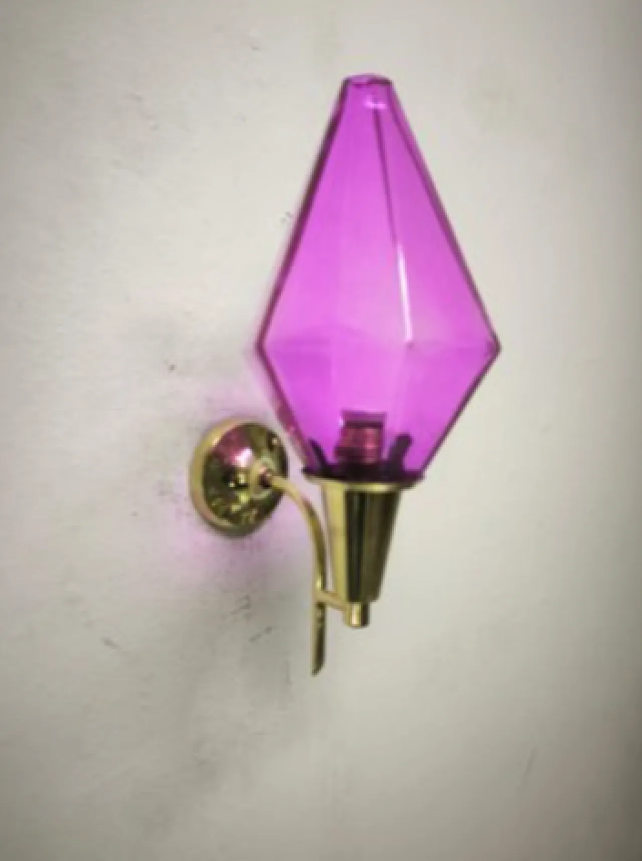 Brass wall lamp with llac Murano glass, 1950s 2