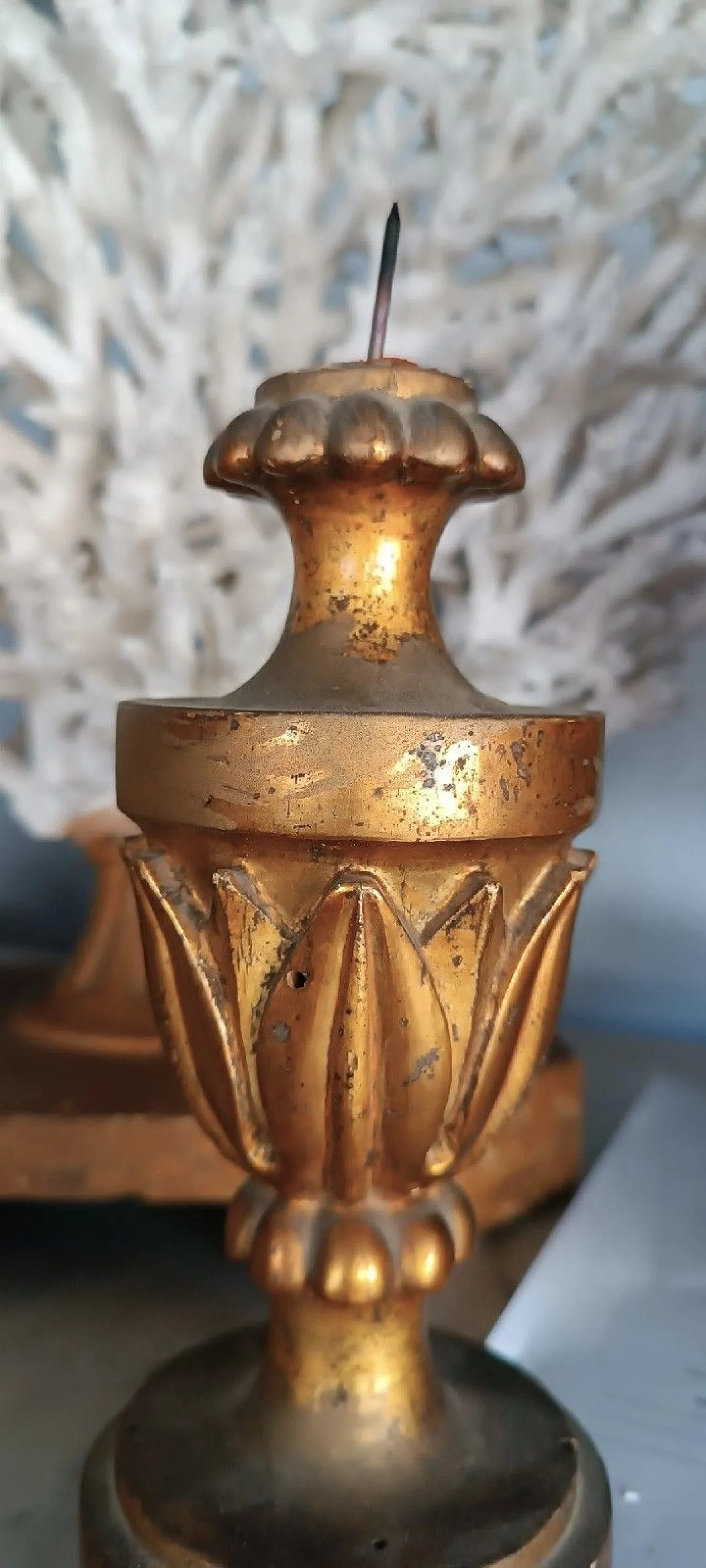 Gilded wood palm-holder candlestick, 18th century 4