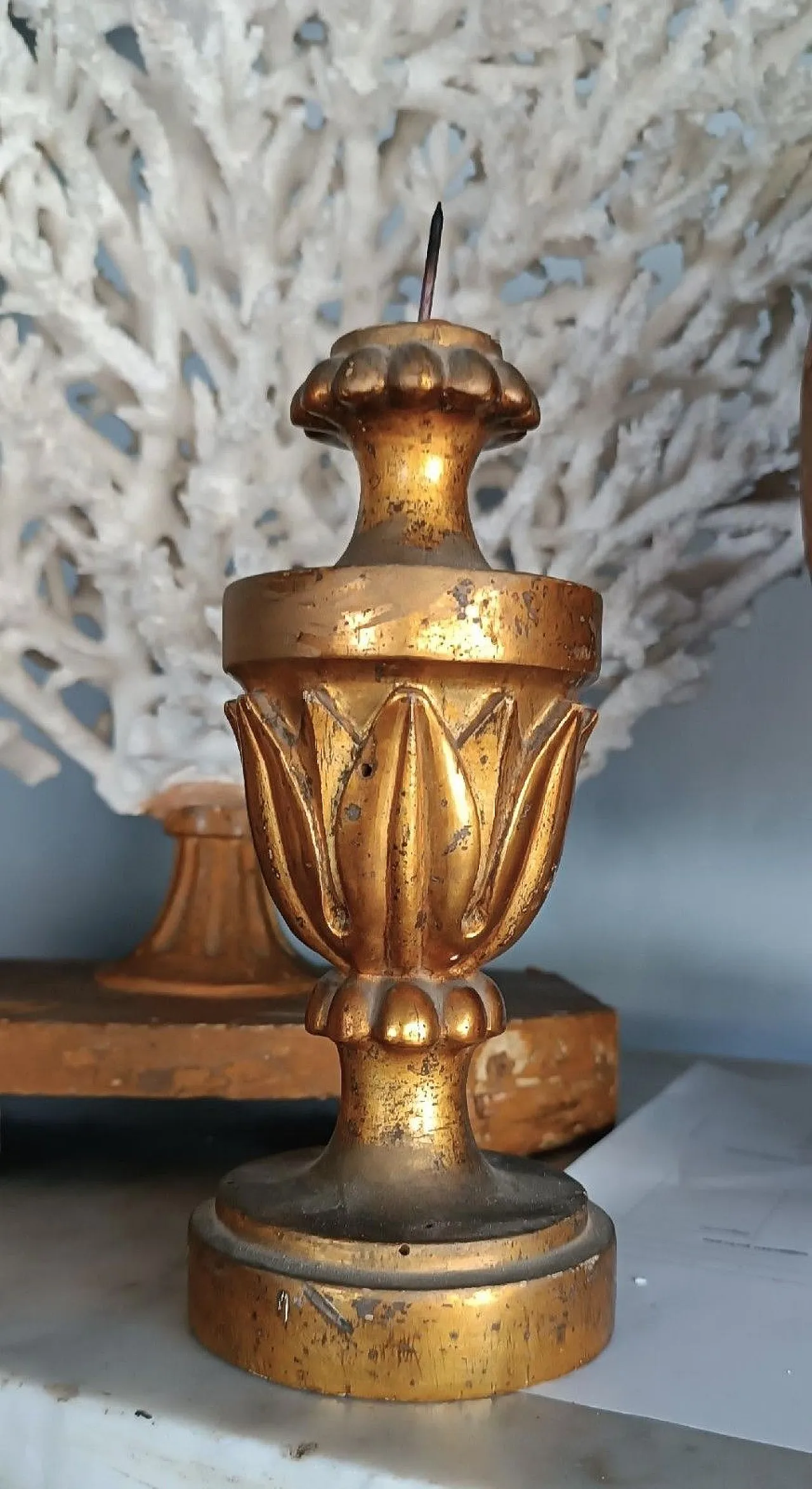 Gilded wood palm-holder candlestick, 18th century 5