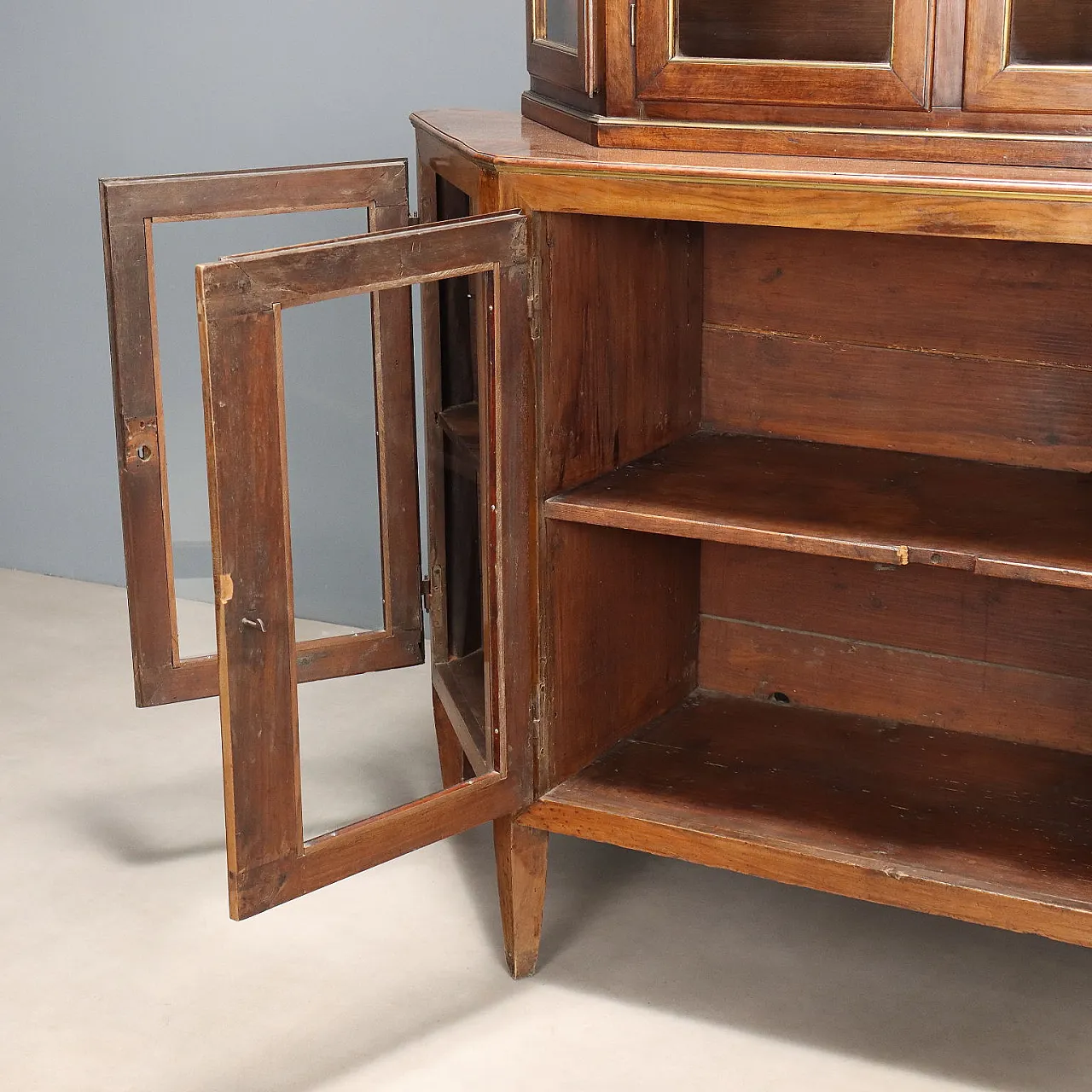 Double body corner sideboard in walnut, 19th century 6