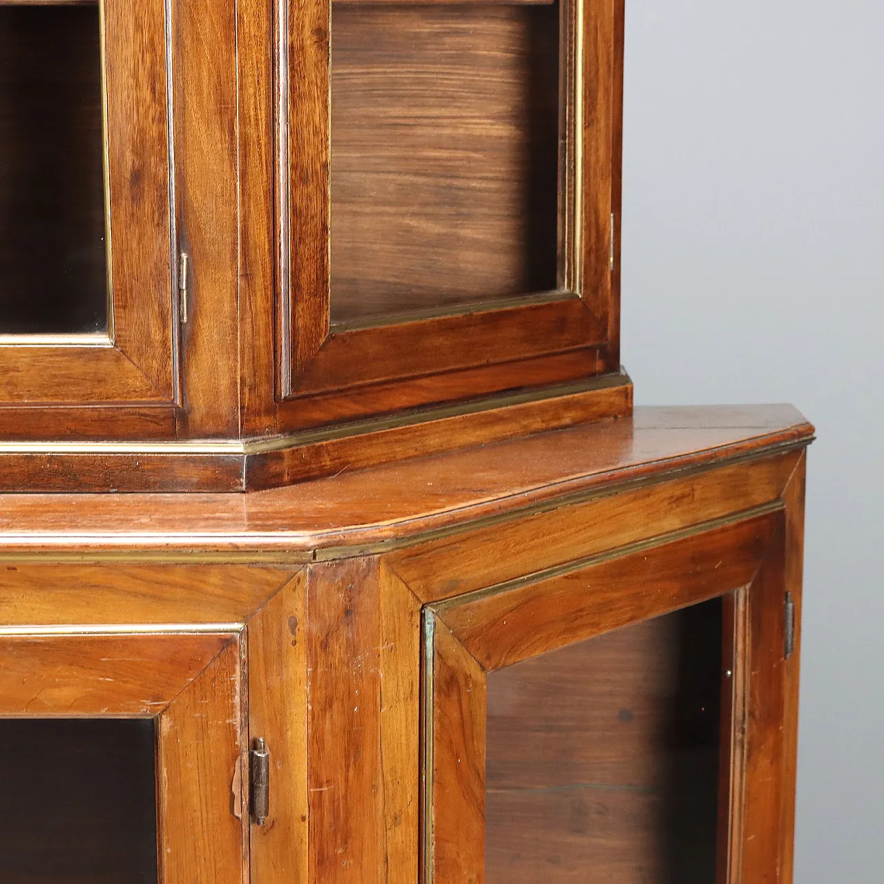 Double body corner sideboard in walnut, 19th century 8