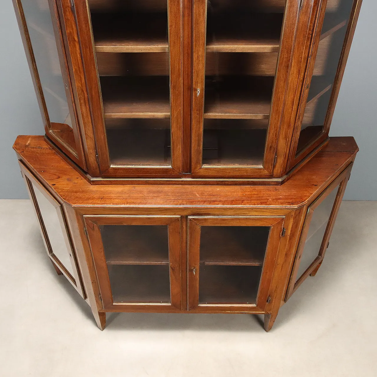 Double body corner sideboard in walnut, 19th century 10