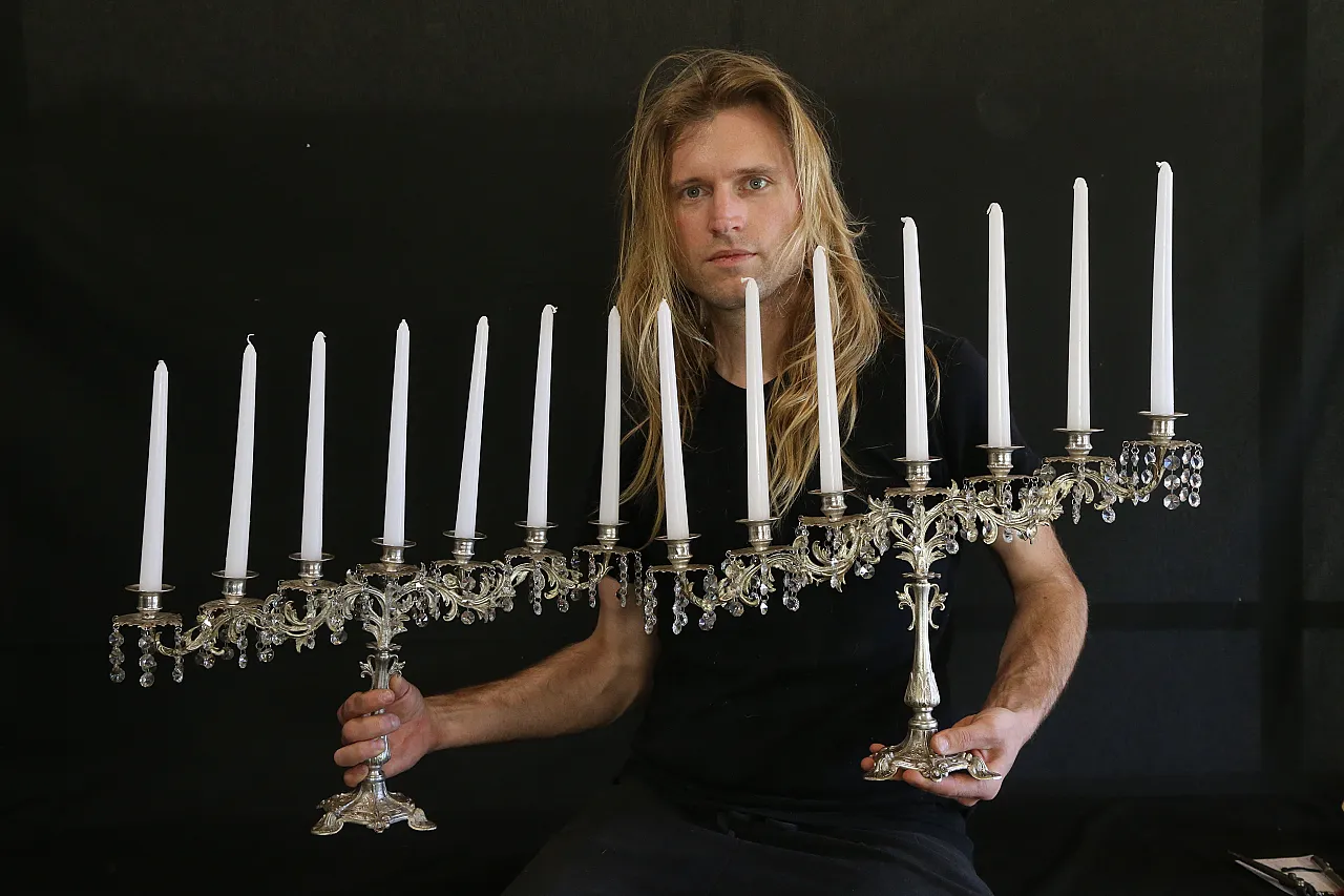 Coppia candelabri liturgici 7 fiamme stile barocco argentati, anni '30 9