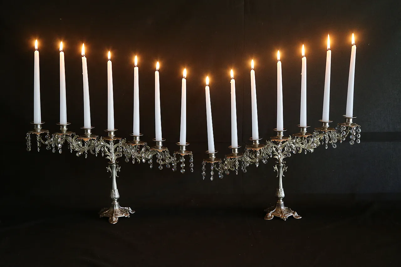 Coppia candelabri liturgici 7 fiamme stile barocco argentati, anni '30 10