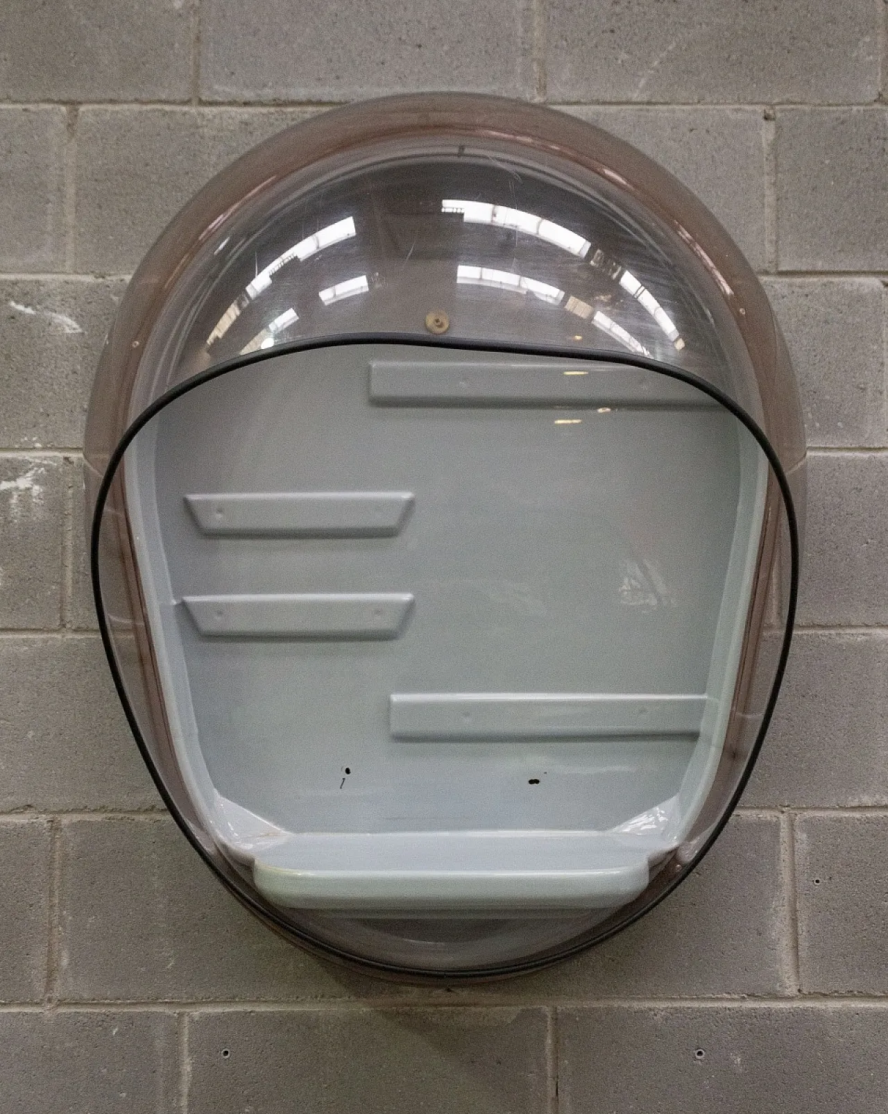 Bolla model wall-mounted telephone booth, 1970s 2