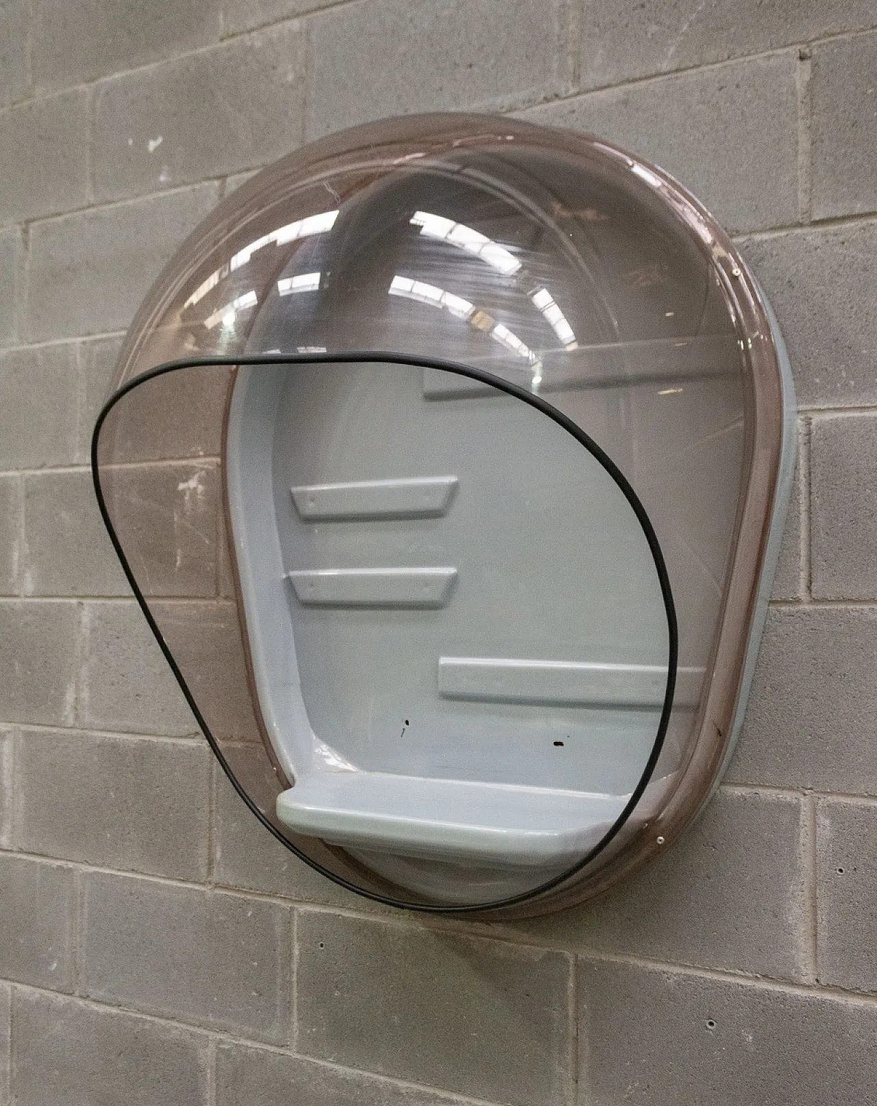 Bolla model wall-mounted telephone booth, 1970s 3