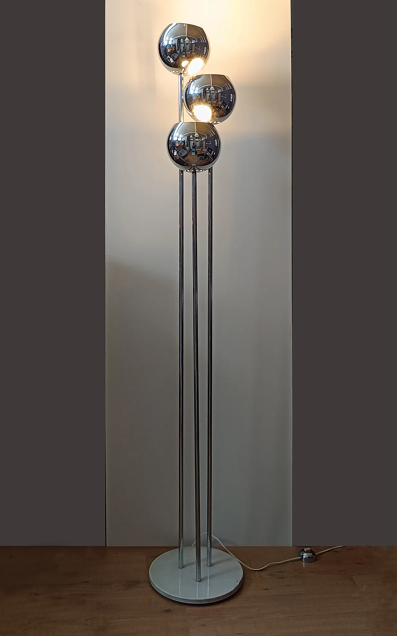 Chrome floor lamp with three globes, 70s 14