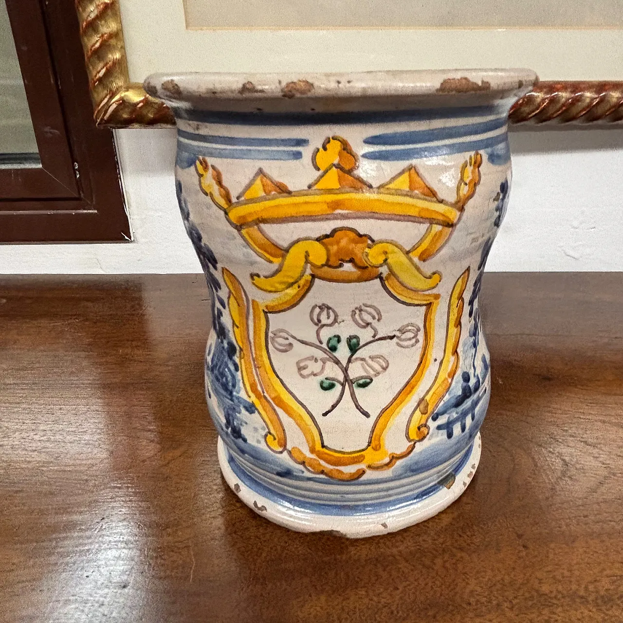 Albarello pharmacy vase with coat of arms, Naples, 18th century 1