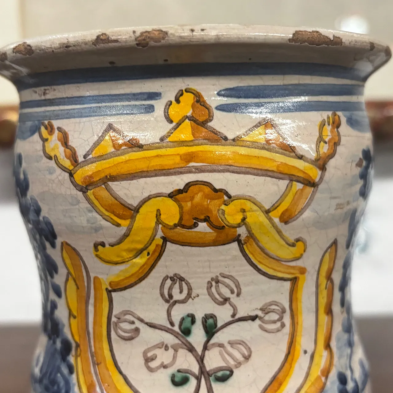 Albarello pharmacy vase with coat of arms, Naples, 18th century 2