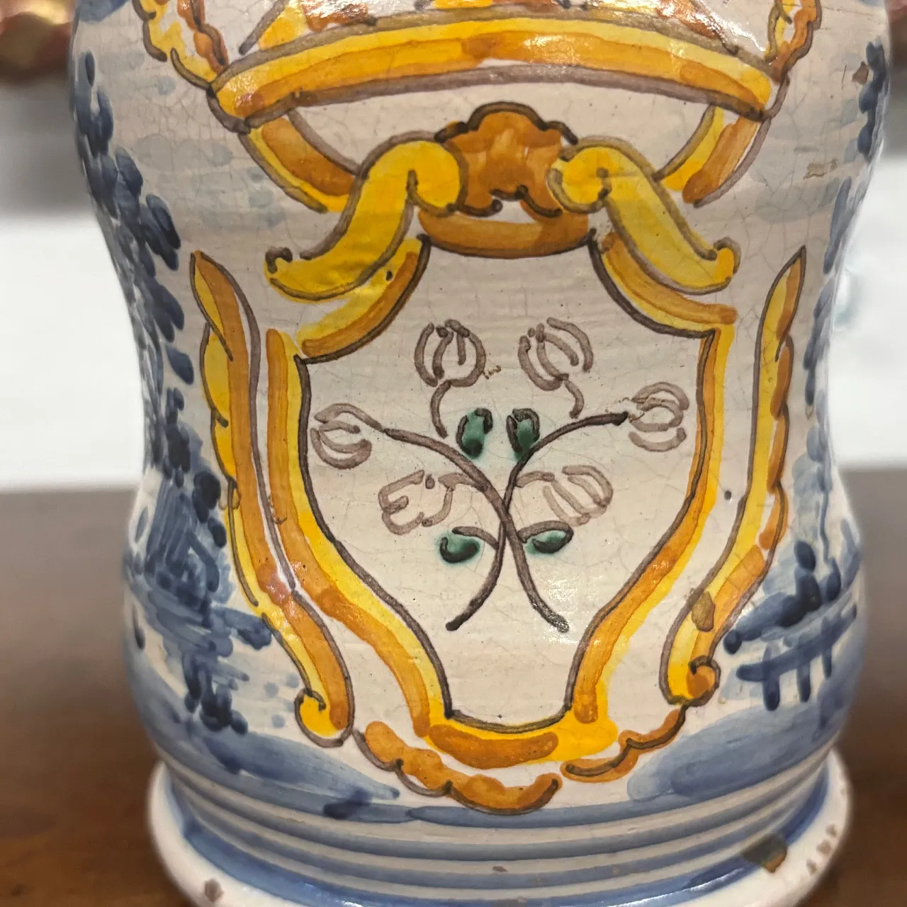 Albarello pharmacy vase with coat of arms, Naples, 18th century 3
