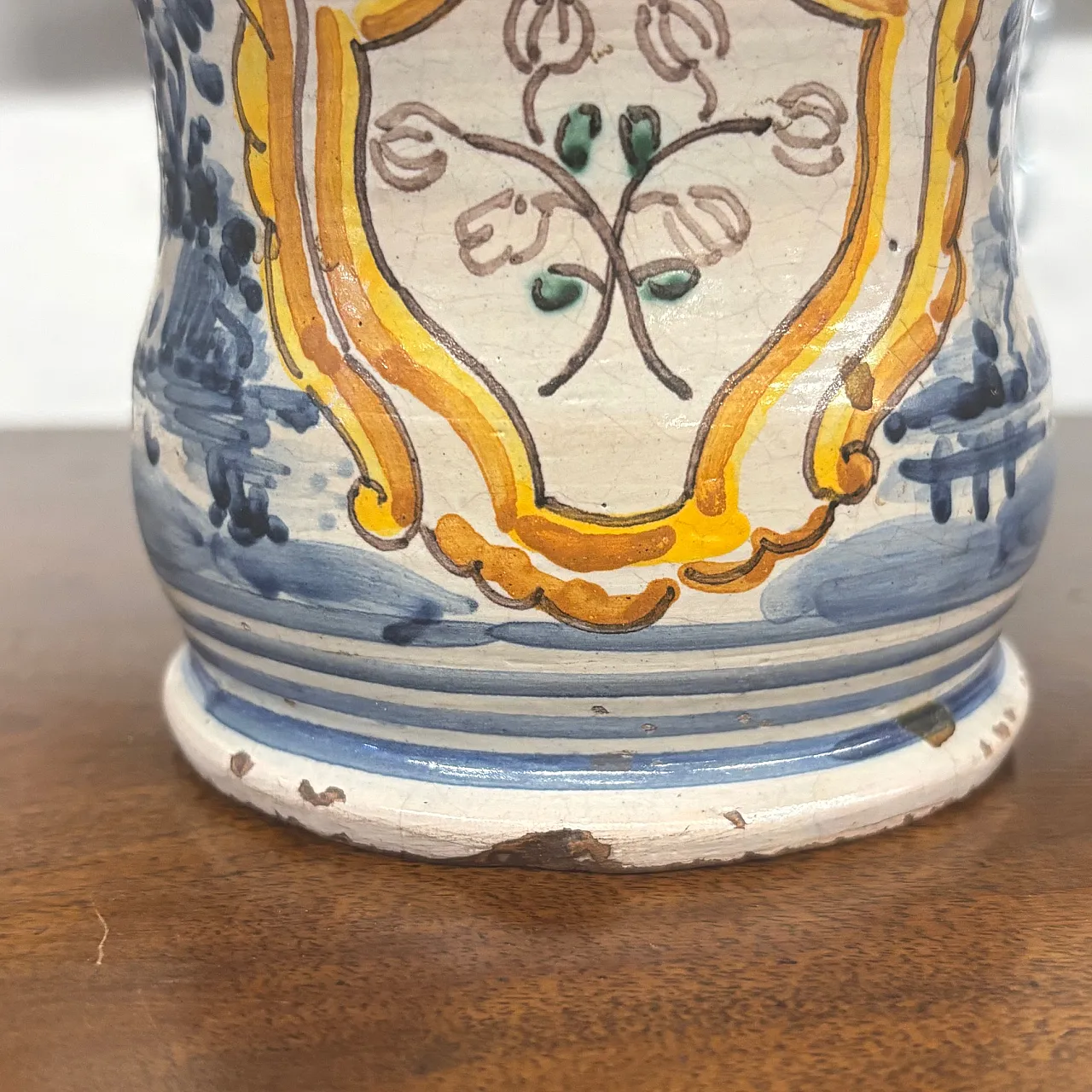 Albarello pharmacy vase with coat of arms, Naples, 18th century 4