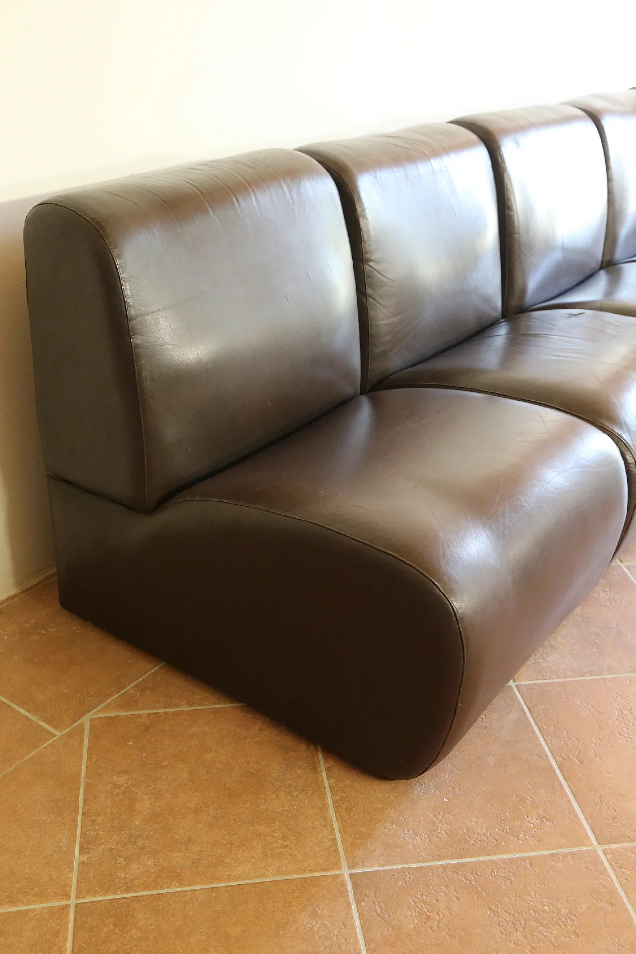 5 poltrone divano componibile pelle space age club design, anni '70 19