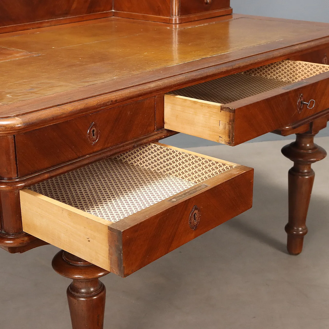 Desk in walnut, late 19th century 4