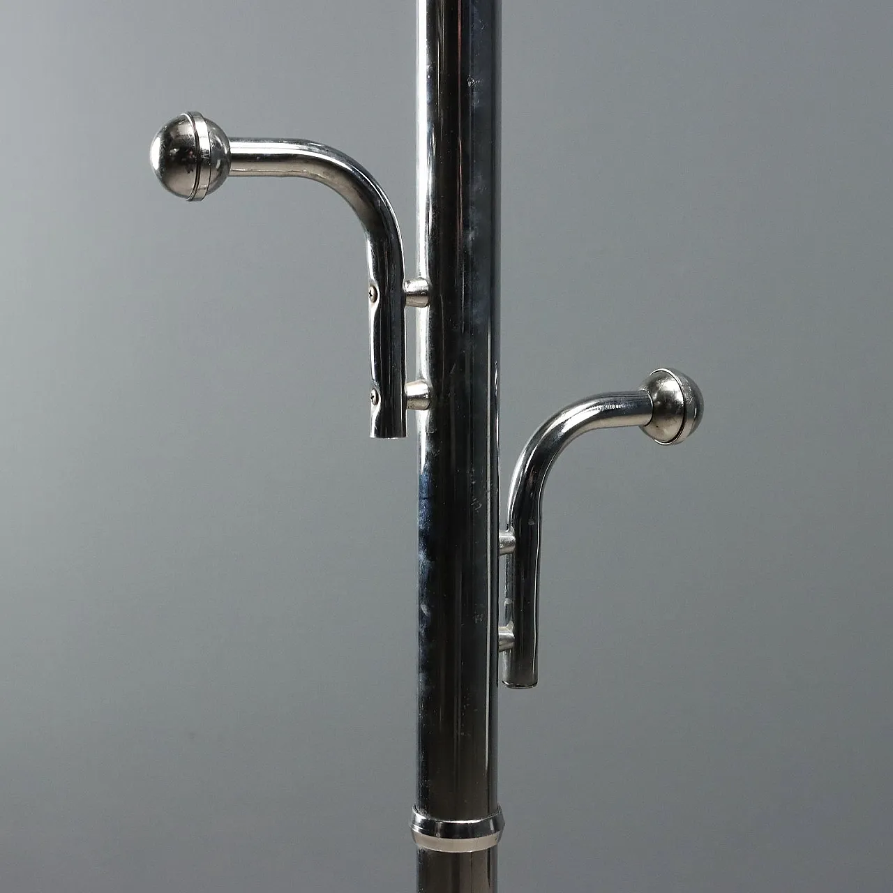 Coat hanger in chromed metal and marble base, 1970s 5