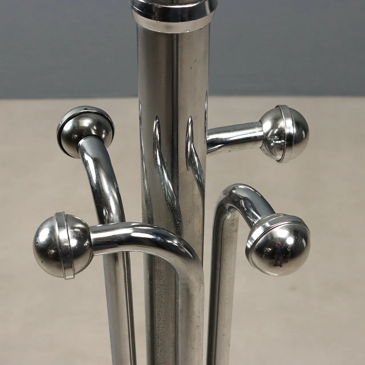 Coat hanger in chromed metal and marble base, 1970s 6