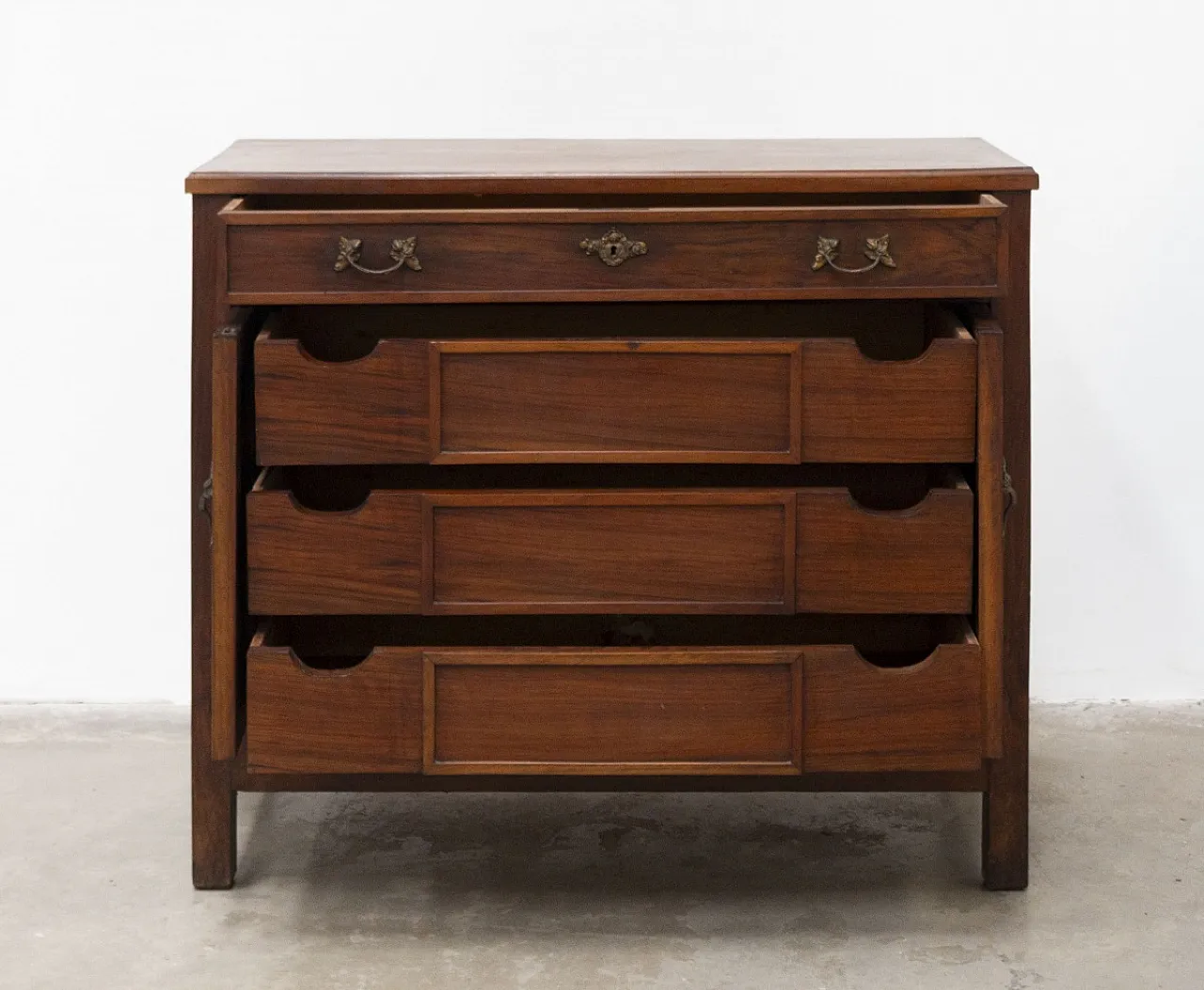 Walnut wood dresser, early 20th century 3
