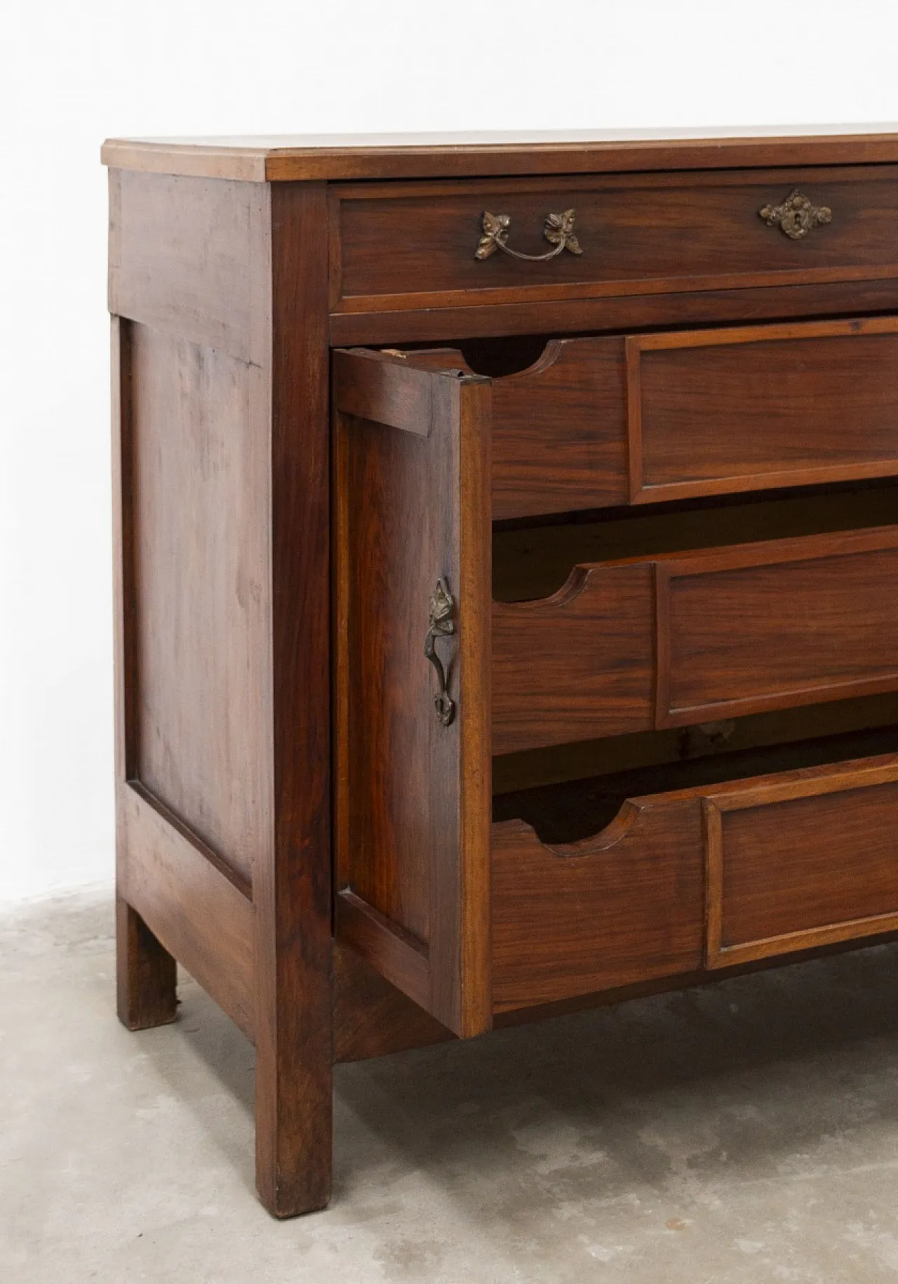 Walnut wood dresser, early 20th century 5