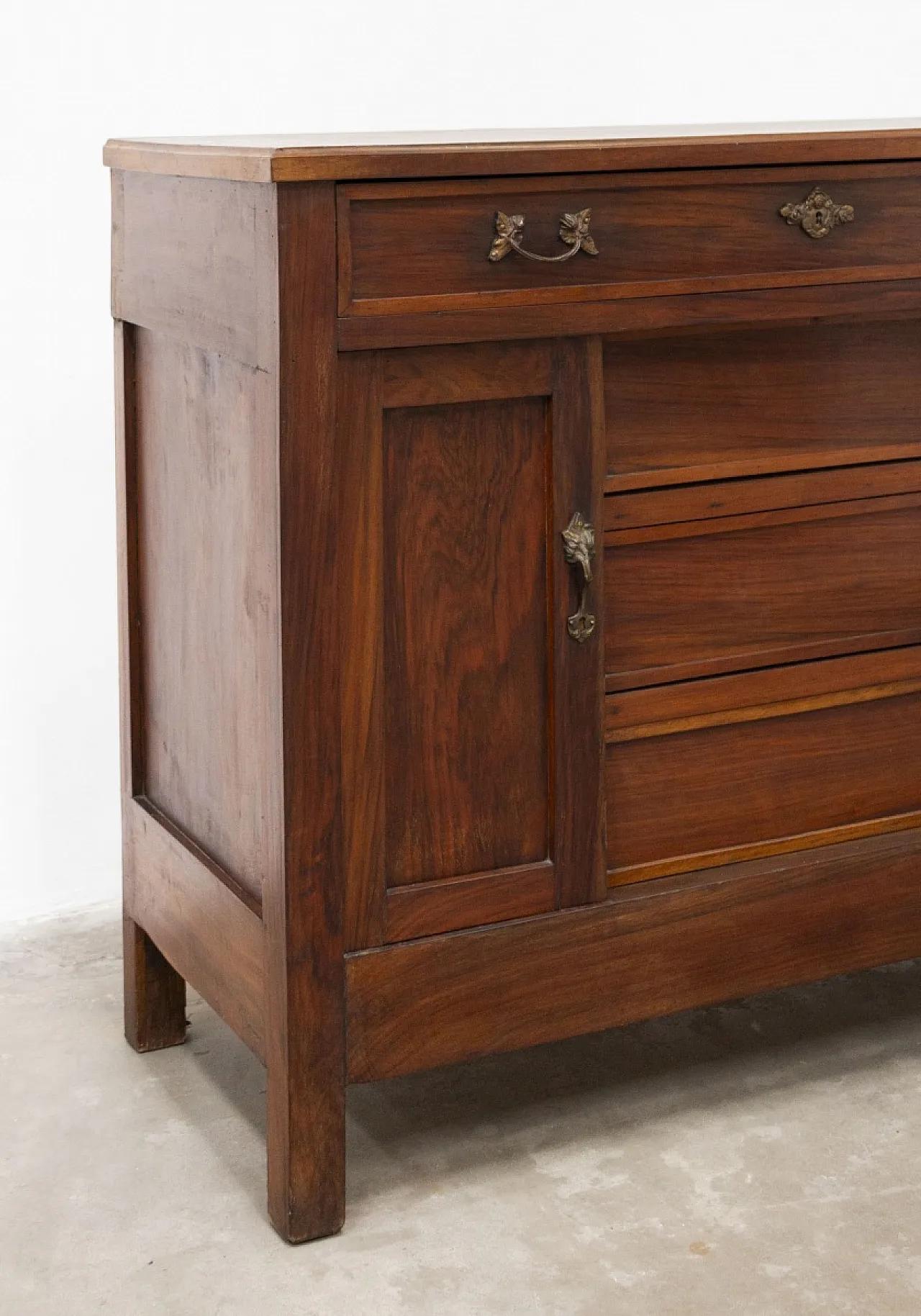 Walnut wood dresser, early 20th century 7