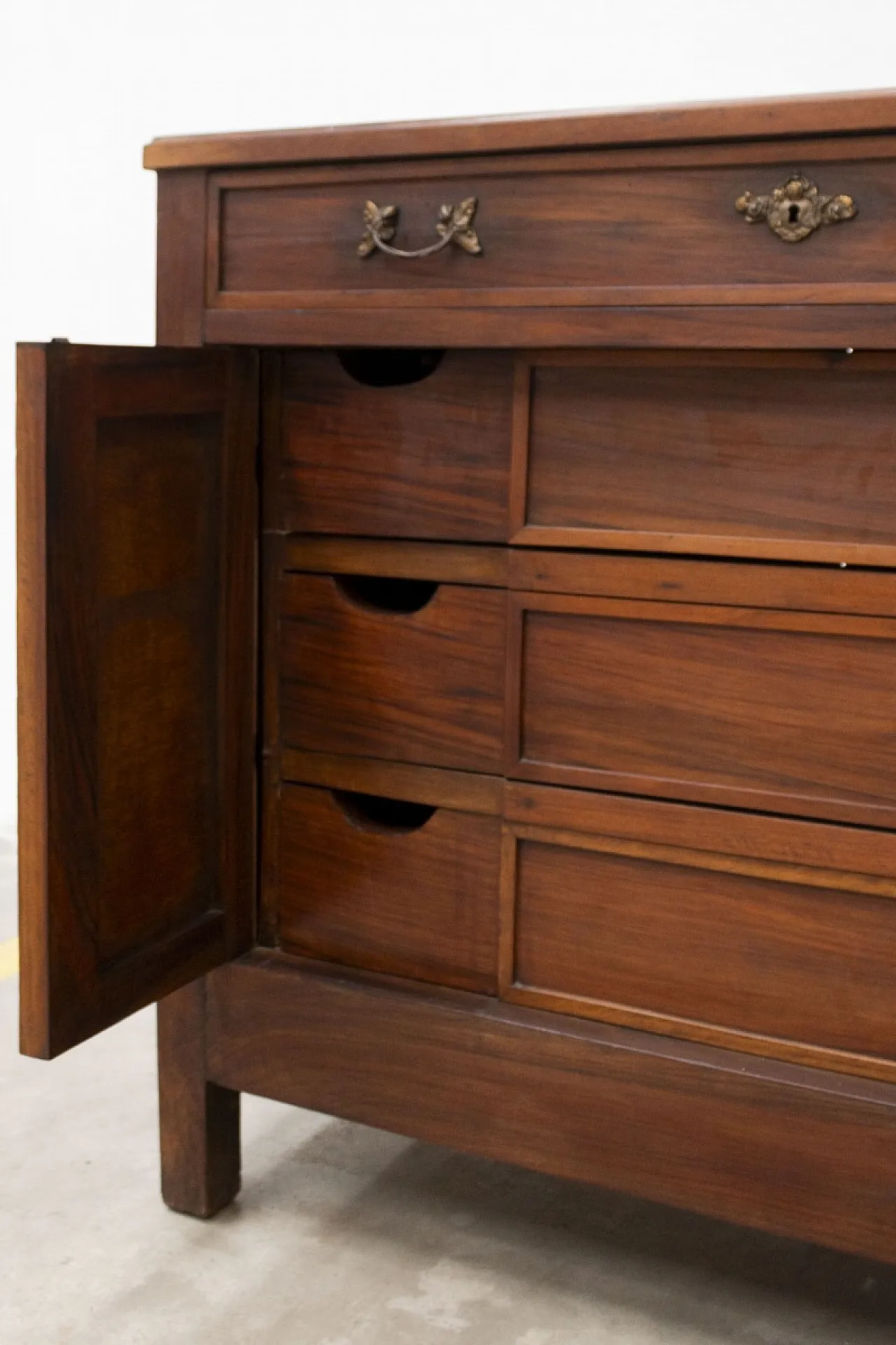 Walnut wood dresser, early 20th century 9