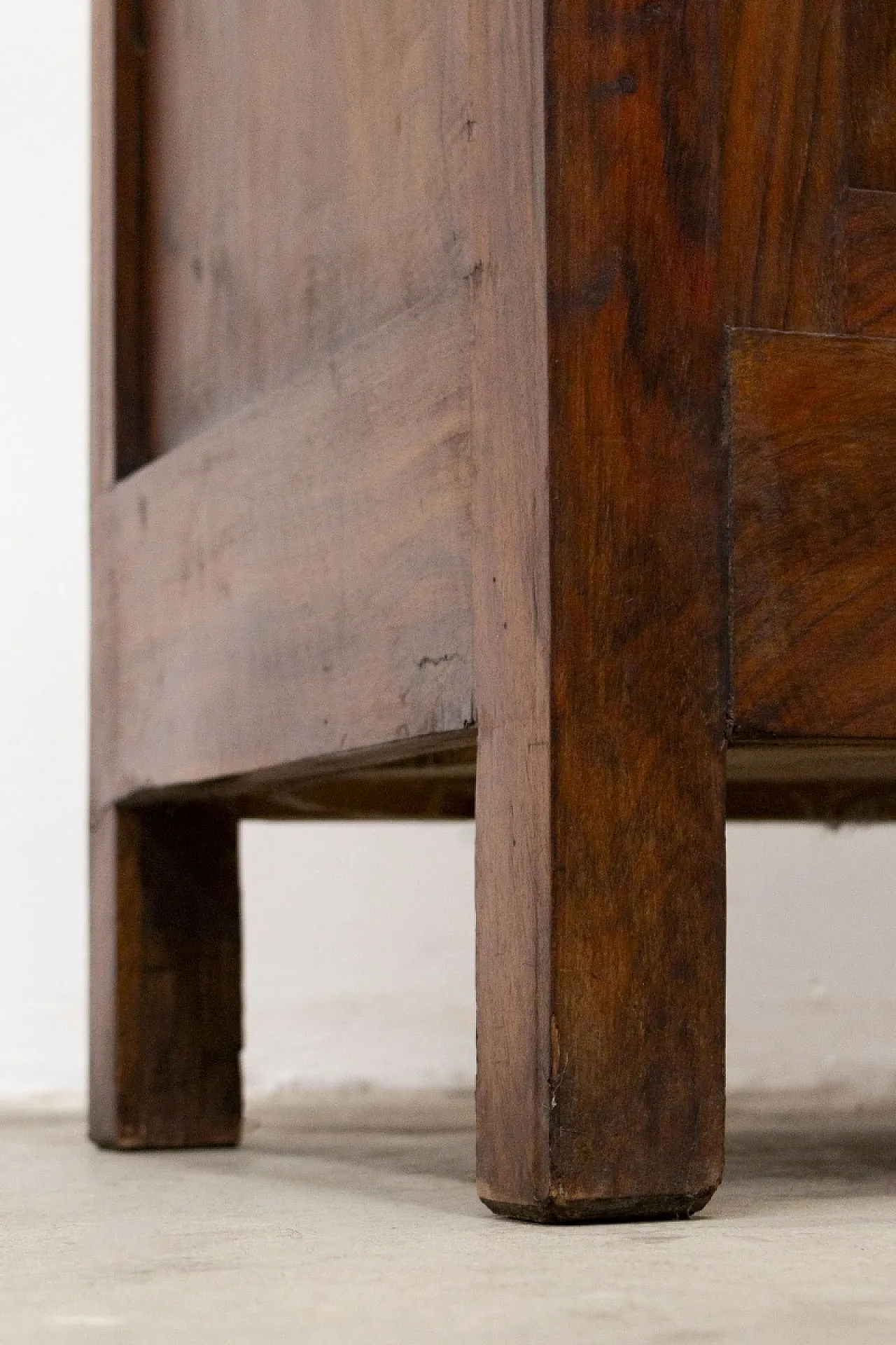 Walnut wood dresser, early 20th century 14