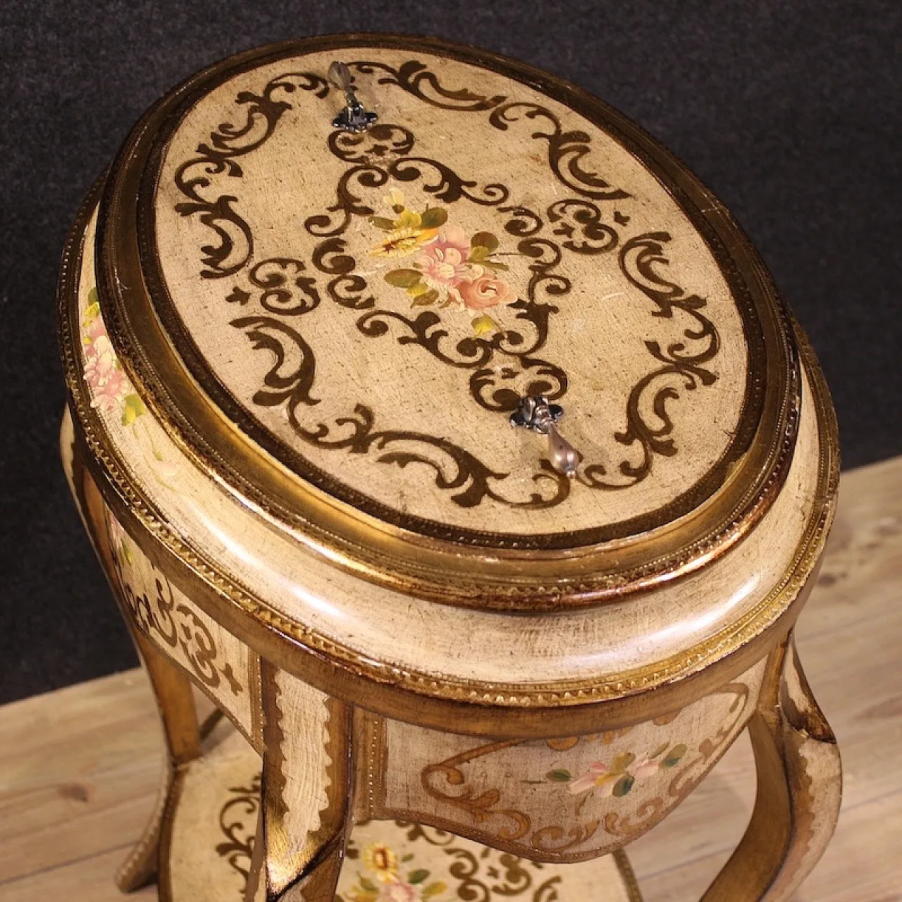 Tavolino toscano laccato, dorato e dipinto, '900 4