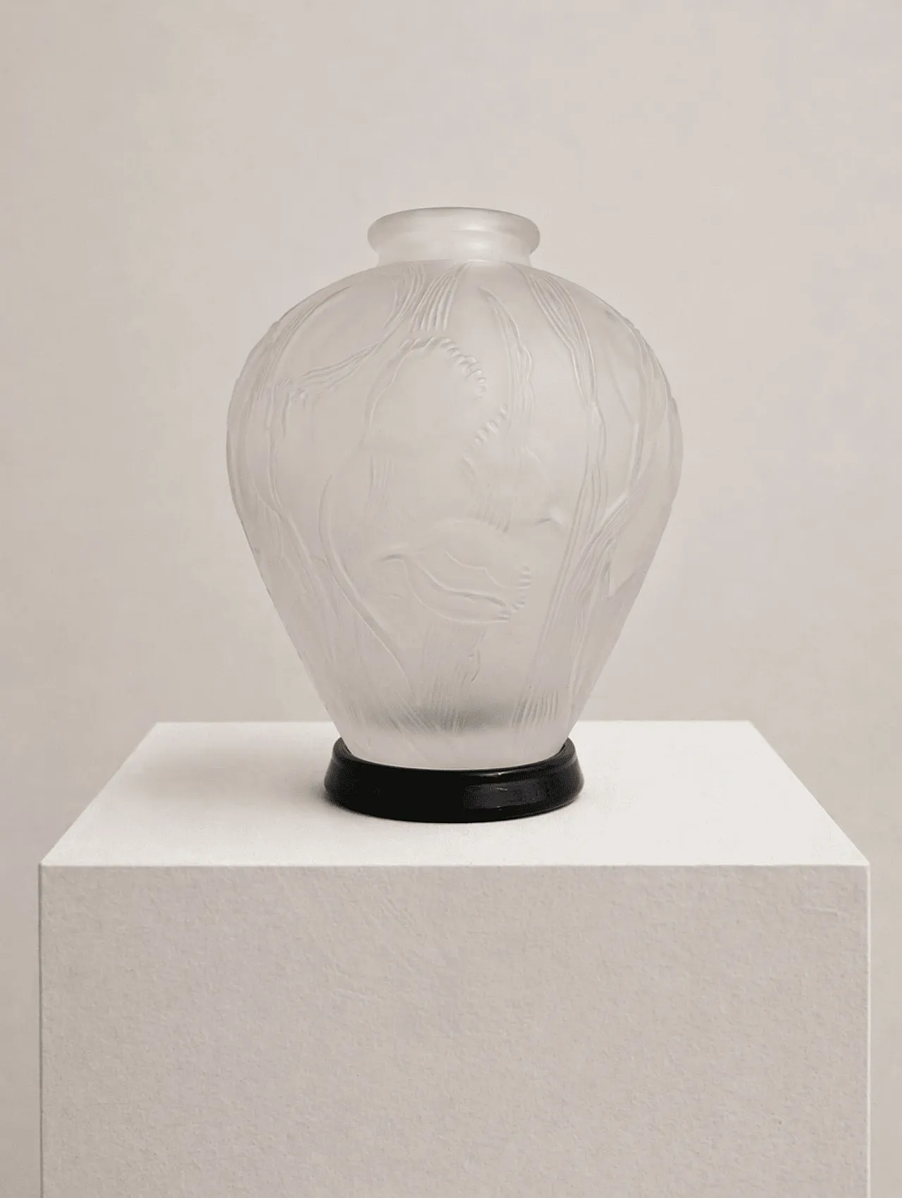 Vaso francese anni ’60 in vetro stile Lalique 3
