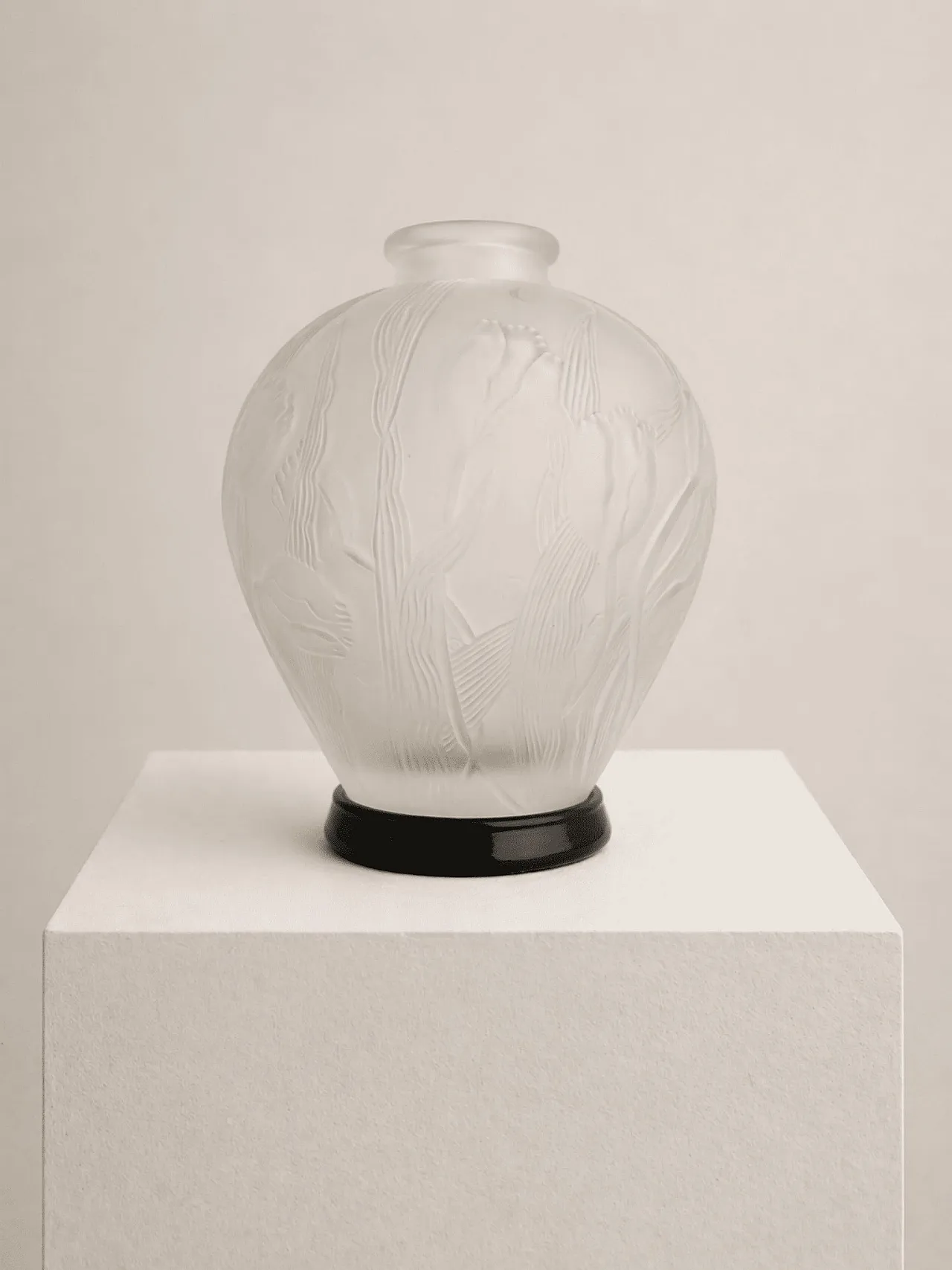 Vaso francese anni ’60 in vetro stile Lalique 5
