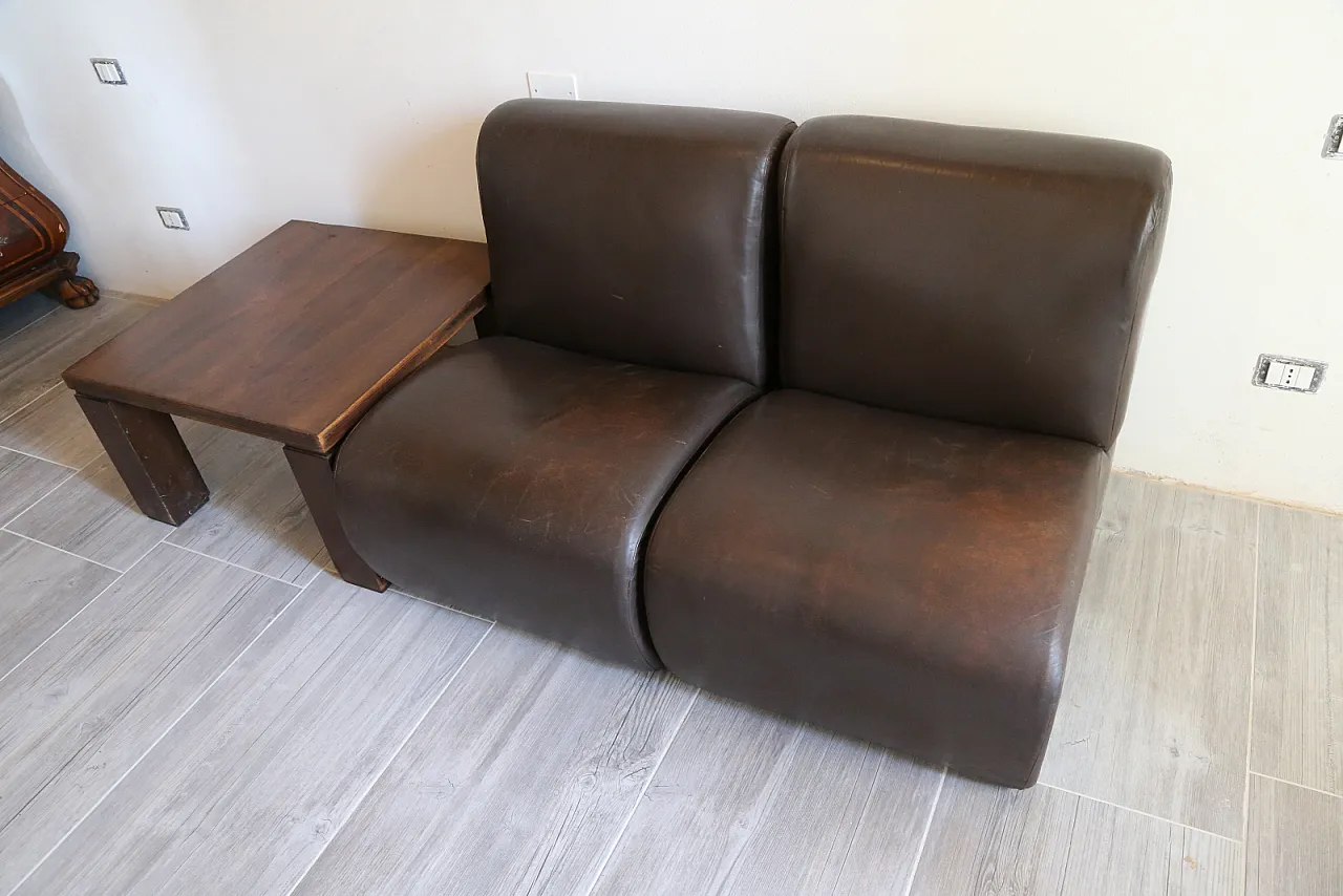 Coppia poltrone divano componibili pelle e tavolo, anni '60 14