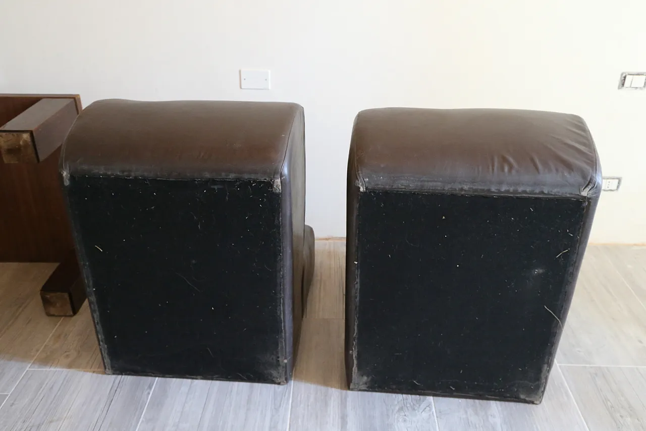 Coppia poltrone divano componibili pelle e tavolo, anni '60 17