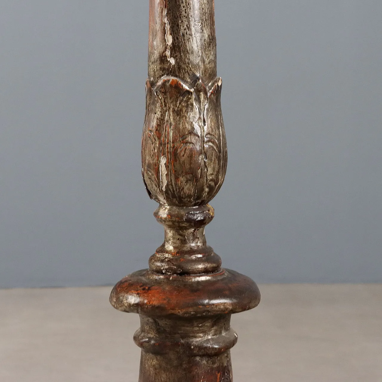 Torchere in turned wood and leaf carvings, 19th century 7