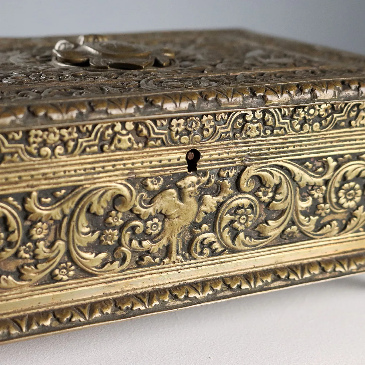 Chiseled bronze casket, 20th century 3