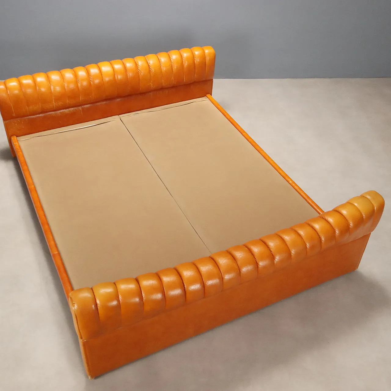 Luigi Massoni bed for Poltrona Frau, 20th century 9