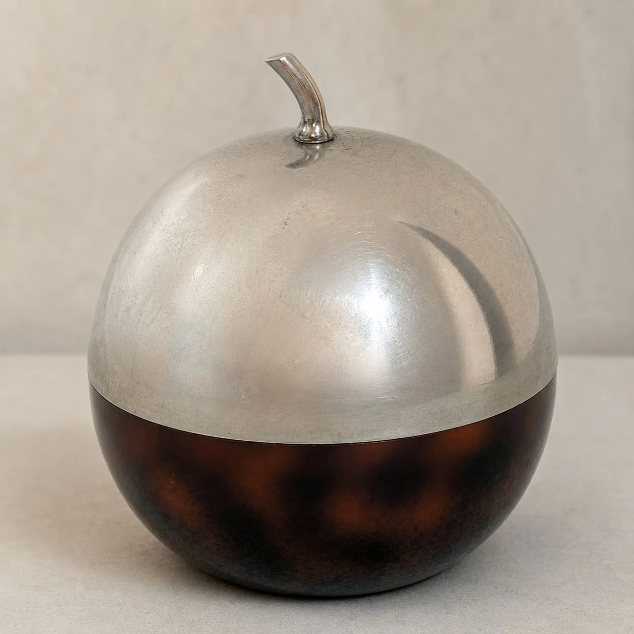 French ice bucket in metal and Bakelite, 1970s 2