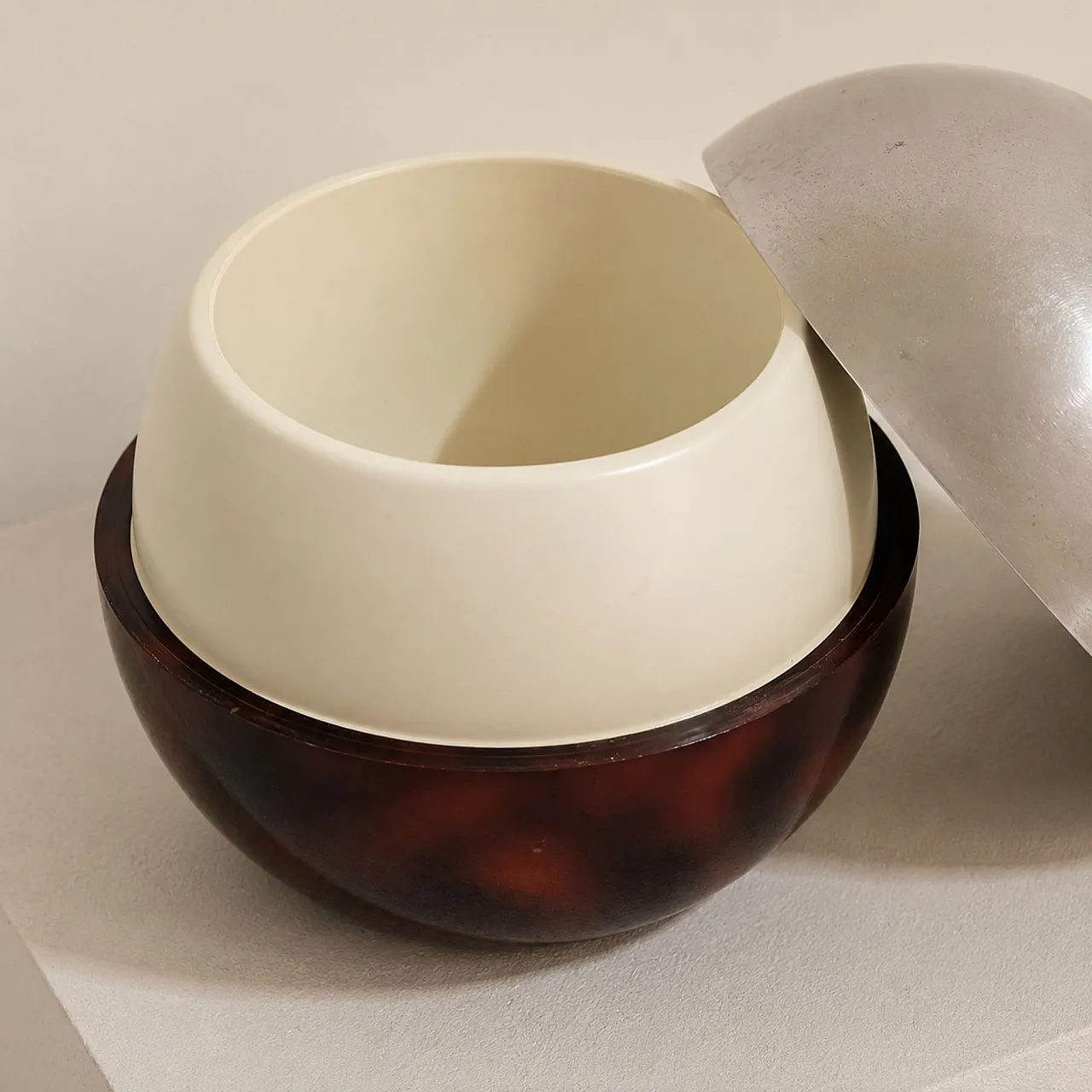 French ice bucket in metal and Bakelite, 1970s 4