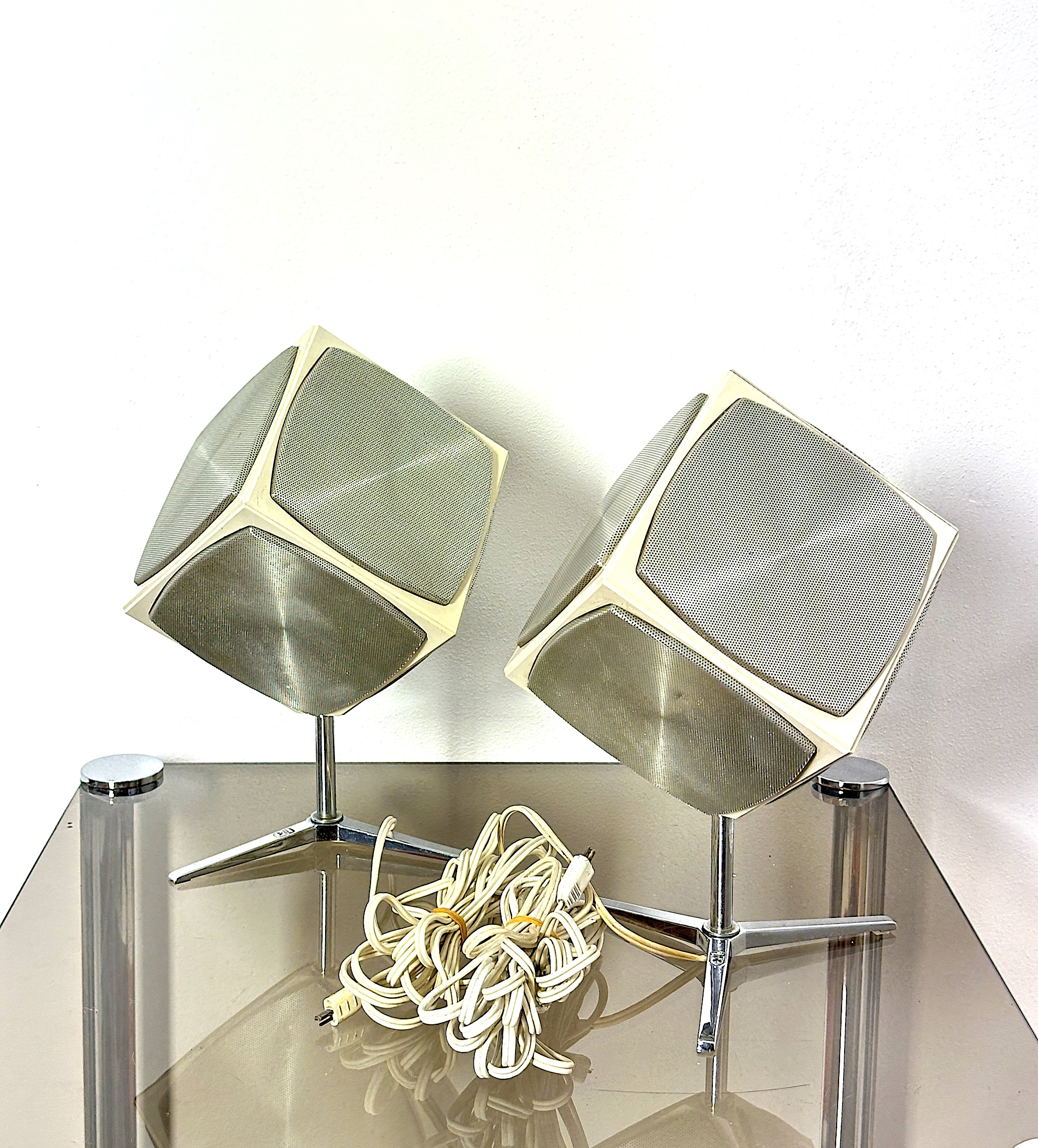 スピーカー・ウーファー grundig audiorama 700 cube speakers Pair of Cube Speakers by Grundig Audiorama 700, 70s | intOndo