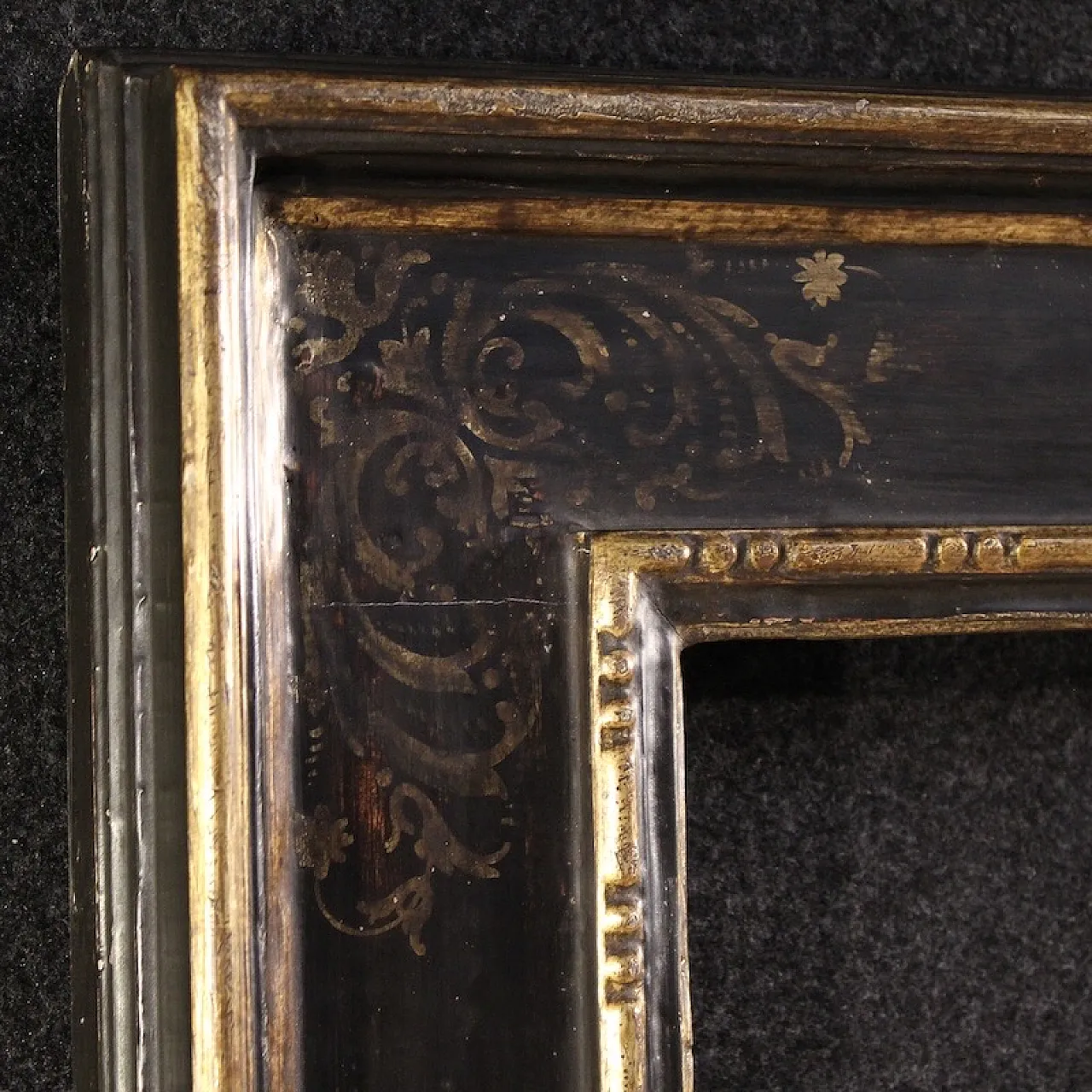 Tuscan lacquered, painted and gilded frame, 20th century 12
