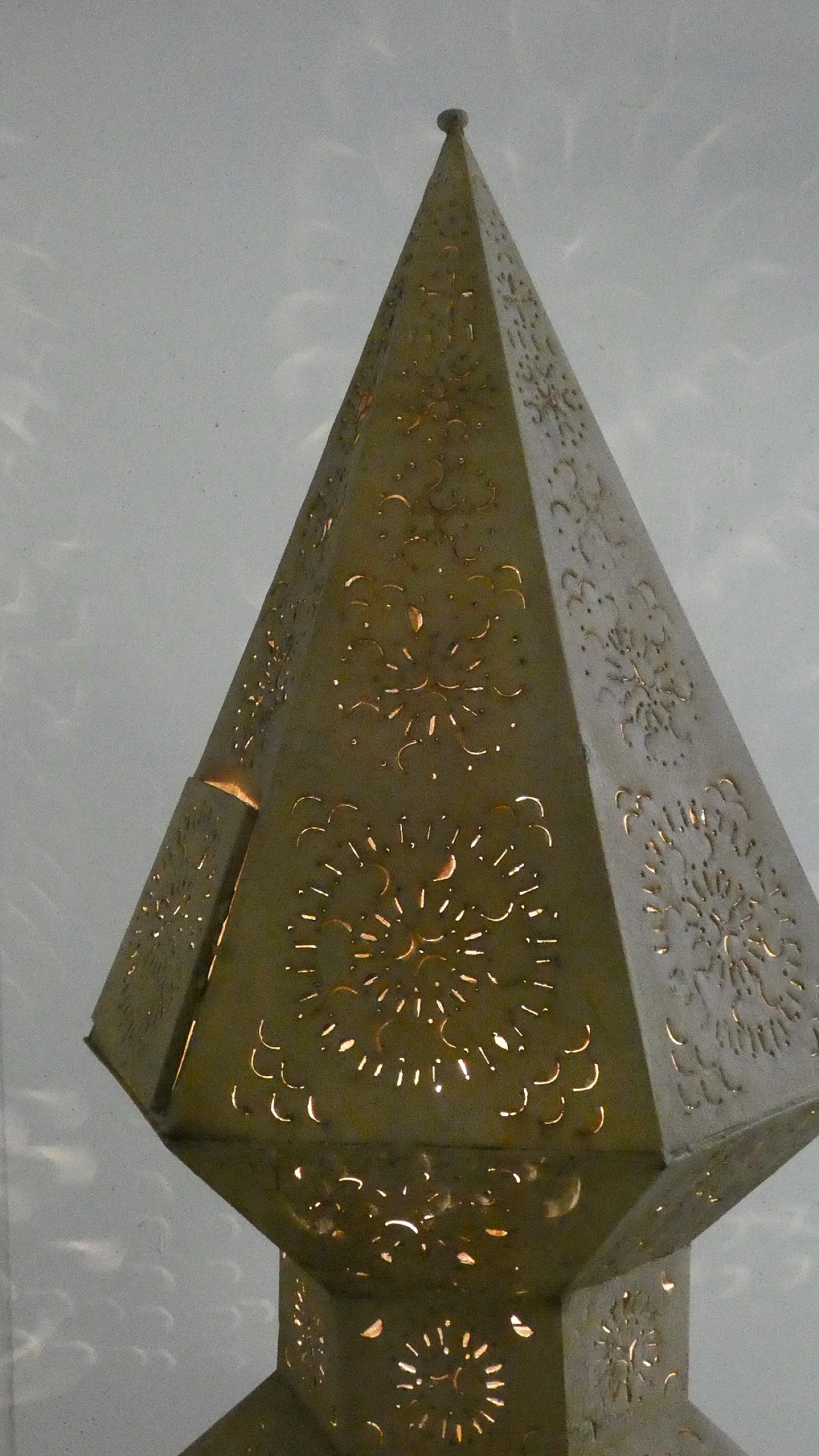 Coppia di lampade a torre in metallo traforato, Marocco, anni '80 2